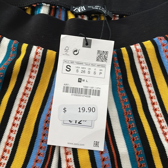 Zara High Rise Shorts, colorful. Size small - Picture 2 of 3